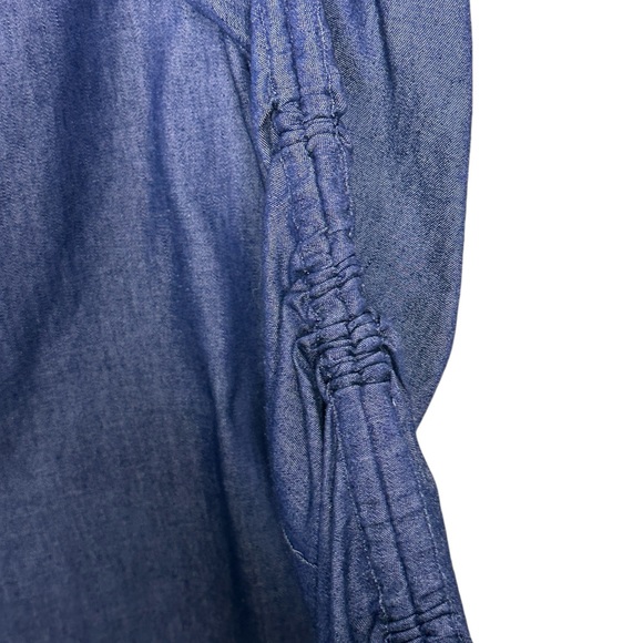 NWT C/MEO COLLECTIVE Chambray, button down blouse. Size: Small - Picture 6 of 10